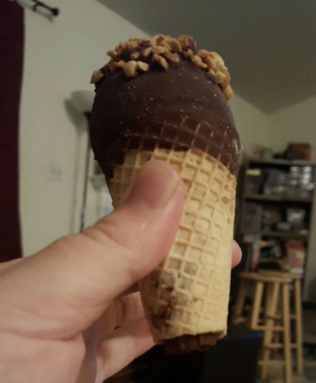 2 . Erkek arkadaşım dondurmamın tadına bakmak istedi, galiba artık onu sevmiyorum
