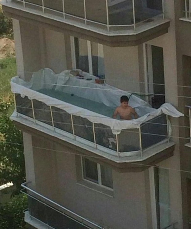 1. Balkonu havuz yapmak