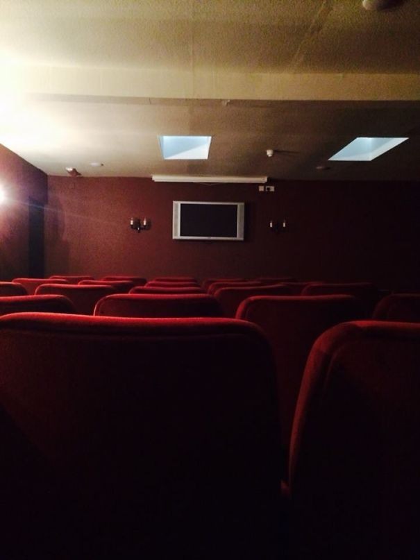 24. Düşük maliyetli sinema salonu: