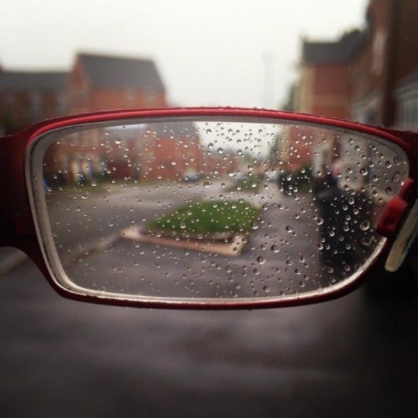 9. Yağmurlu havalarda gözlükleriniz damla damla gözükür.