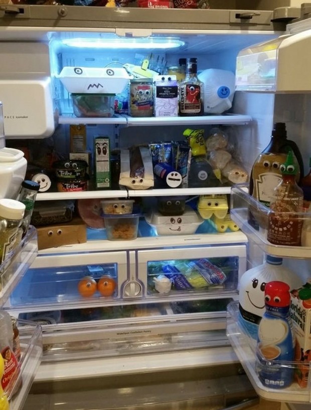 13. Buzdolabında gördüğü her şeye göz koyan adam!