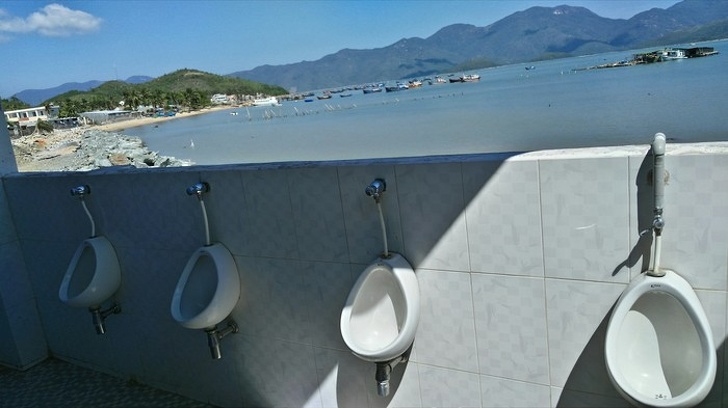 14. Deniz manzaralı tuvalet!